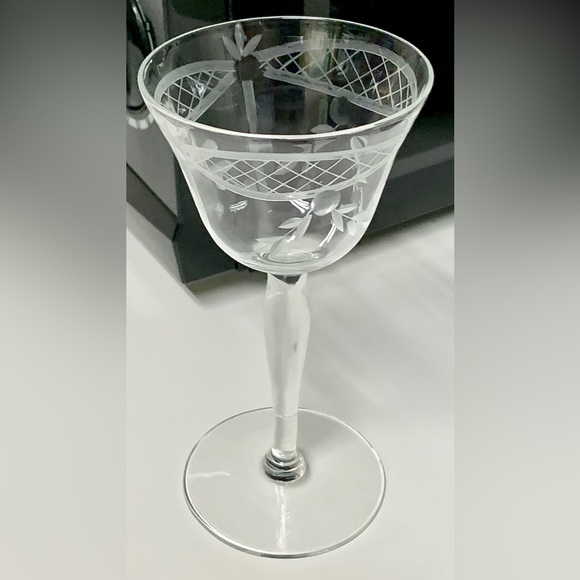 Vintage Retired McBride Etched Lattice Floral Pattern Wine Glass Replacement - Picture 2 of 8